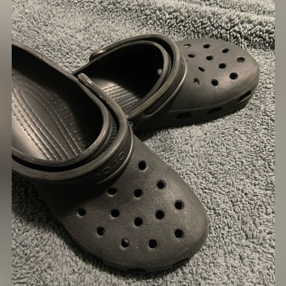Size 8 black crocs